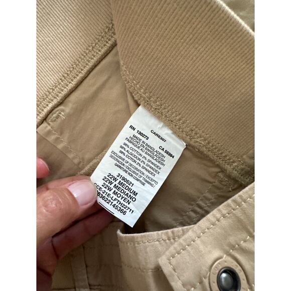 Lee Women’s Relaxed Fit Cargo Capri Pants 22W Beige Khaki Mid Stretch Pockets - Picture 3 of 7